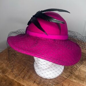 Elegant Fuchsia Hat with Black Feather Accent